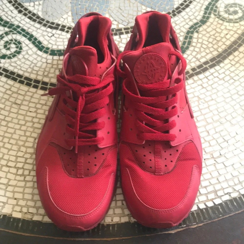 RED NIKE AIR HUARACHES - Picture 1 of 3